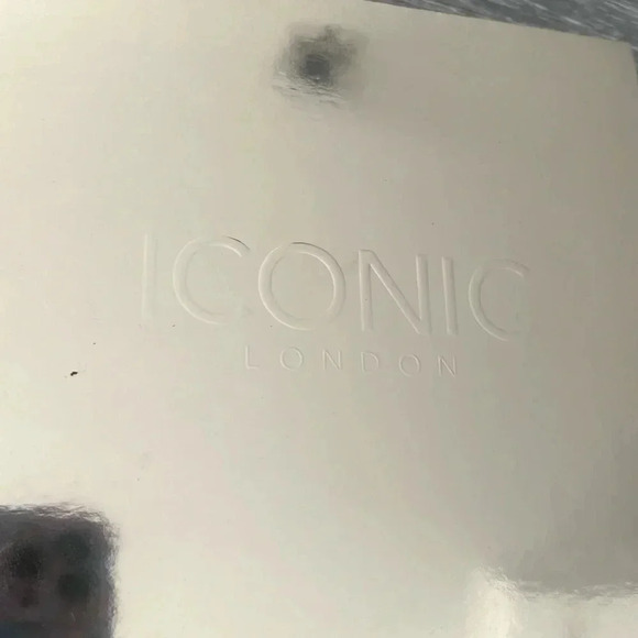 Iconic London Eyeshadow Palette - Picture 3 of 3